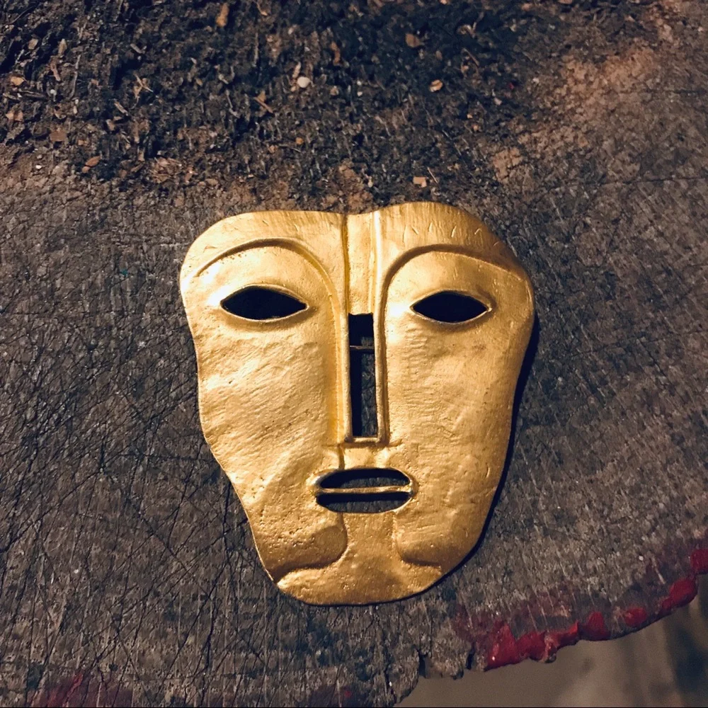 Vintage 70s face mask pin gold tone theatrical
